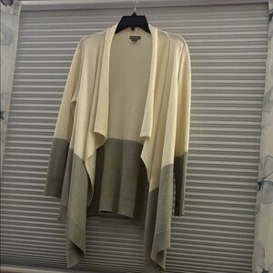 Women’s medium Eddie Bauer Colorblock Draped Sweater Cardigan - Cream & Gray